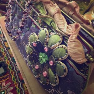 EATATE!  AUTHENTIC!!! MARY FRANCES LADIES CLUTCH